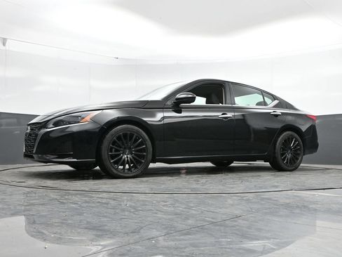 Used 2023 Nissan Altima 2.5 SV FWD image 43