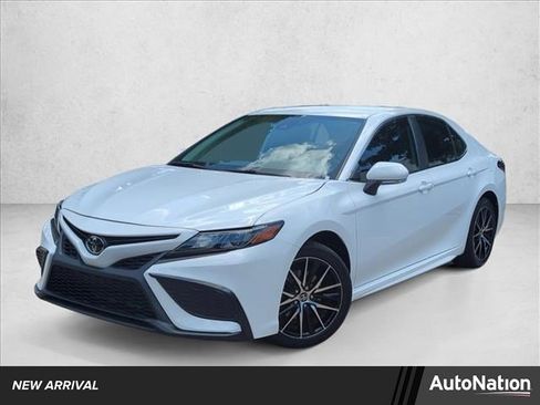 Certified 2024 Toyota Camry SE FWD image 1