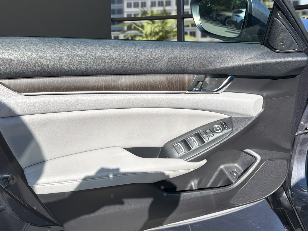 Used 2020 Honda Accord EX image 9