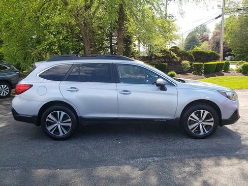Used 2019 Subaru Outback 2.5i Limited AWD/4WD image 2