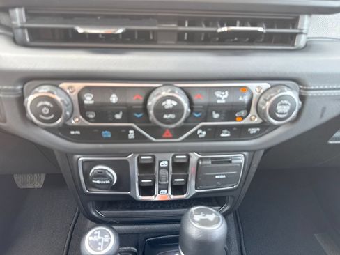 Used 2025 Jeep Wrangler Unlimited Sahara w/ Safety Group AWD/4WD image 19
