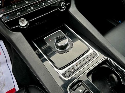 Used 2020 Jaguar F-PACE Premium image 39