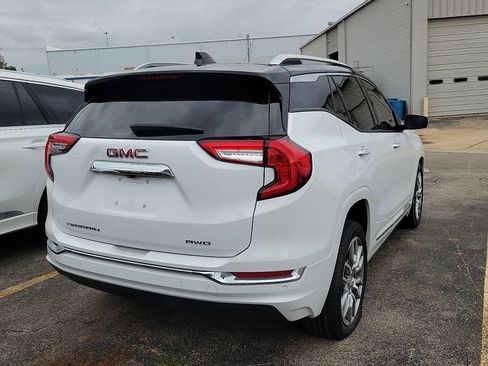 Used 2024 GMC Terrain Denali w/ Denali Premium Package AWD/4WD image 4