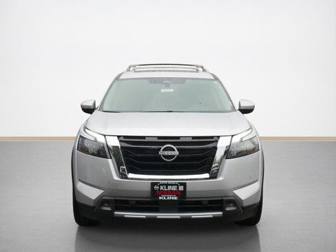 New 2025 Nissan Pathfinder Platinum image 4