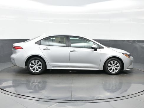 Used 2025 Toyota Corolla LE FWD image 7