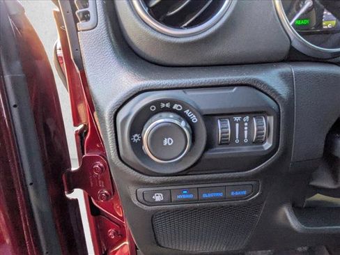 Used 2022 Jeep Wrangler Unlimited Sahara w/ Cold Weather Group image 20