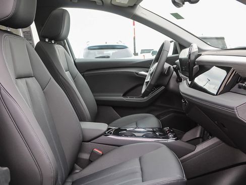 Used 2025 Audi Q6 e-tron Premium w/ Convenience Package image 17