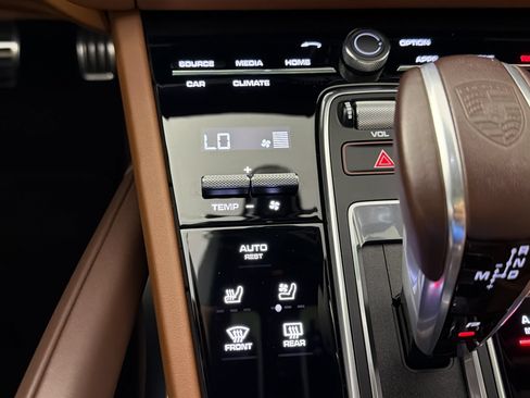 Certified 2022 Porsche Cayenne Turbo S AWD/4WD image 19