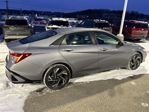 Certified 2025 Hyundai Elantra Limited image 6
