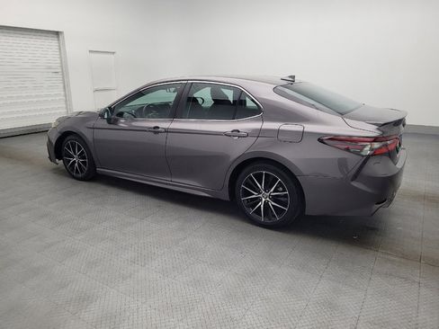 Used 2022 Toyota Camry SE image 3