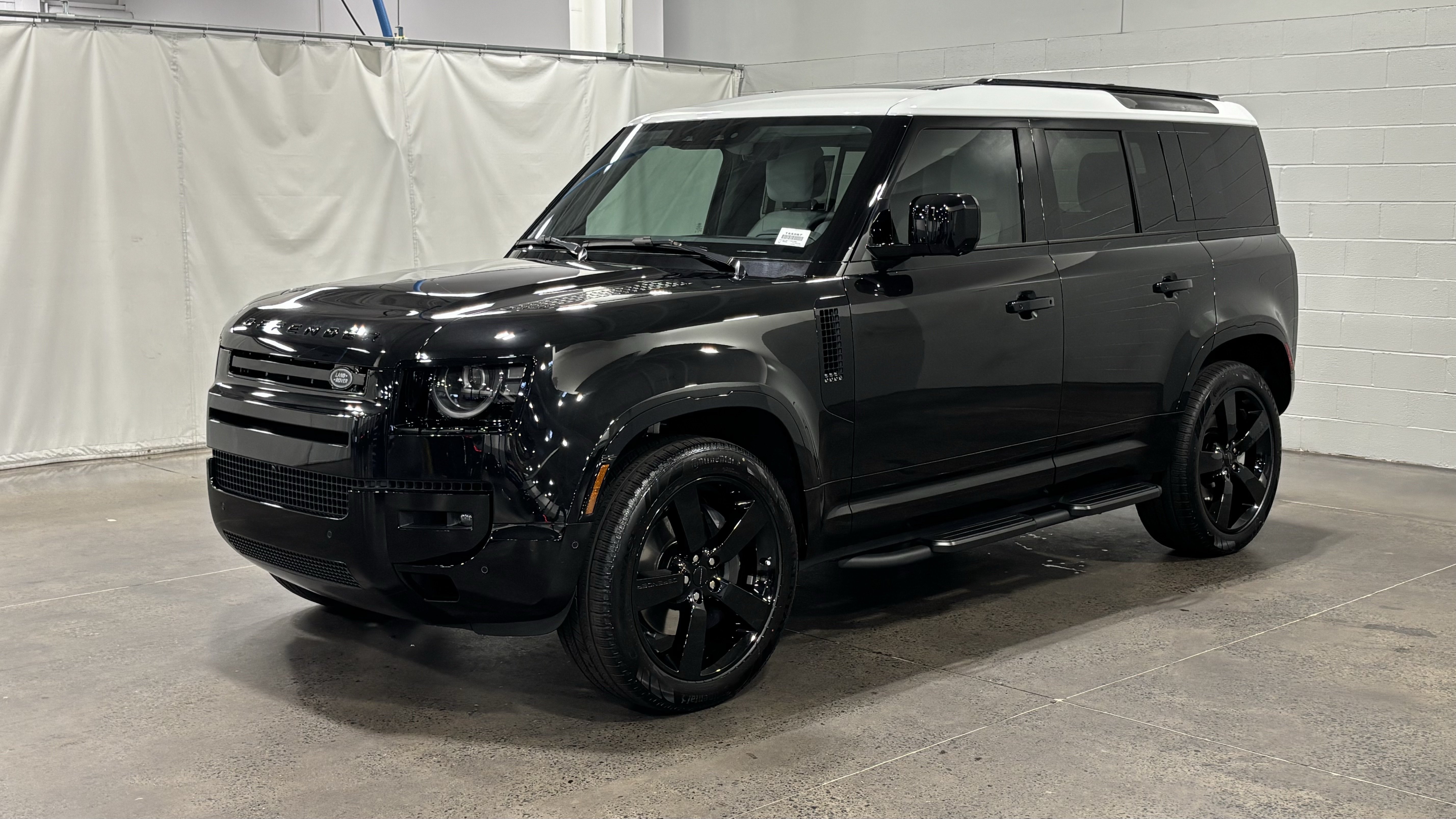 New 2026 Land Rover Defender 110 X-Dynamic SE AWD/4WD image 1