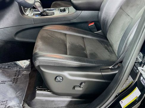 Used 2022 Jeep Grand Cherokee Laredo X image 20