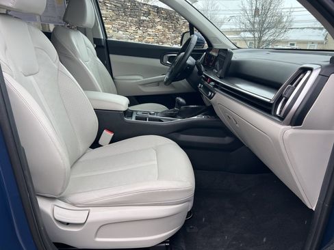 Certified 2025 Kia Sorento S w/ Panoramic Sunroof Package image 27