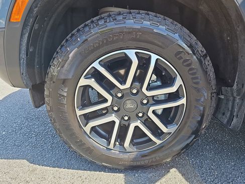 Used 2025 Ford Ranger Lariat w/ FX4 Off-Road Package image 32