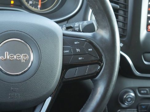 Used 2021 Jeep Cherokee Latitude Plus image 17