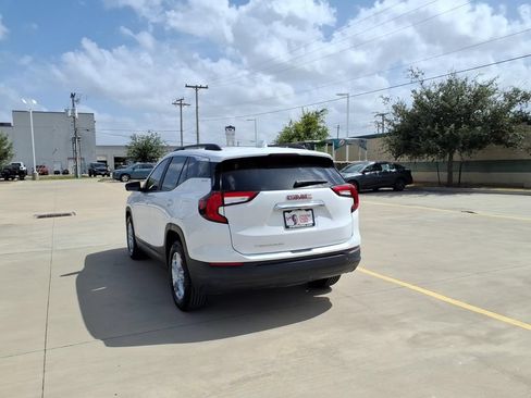 Used 2022 GMC Terrain SLE w/ Driver Convenience Package FWD image 3