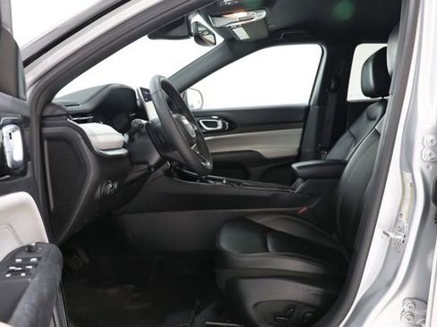 Used 2025 Jeep Compass Limited AWD/4WD image 17