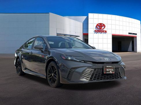 Used 2025 Toyota Camry SE FWD image 7