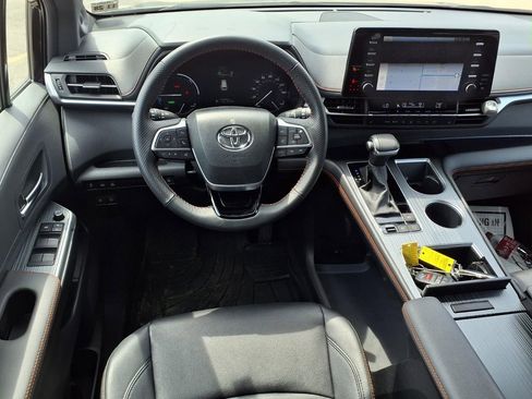 Used 2023 Toyota Sienna XSE w/ XSE Plus Package AWD/4WD image 13