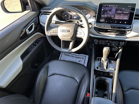 Used 2024 Jeep Compass Limited image 17