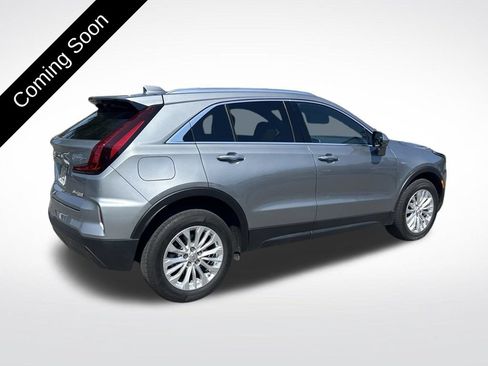 Used 2024 Cadillac XT4 Luxury w/ Cold Weather Package FWD image 5