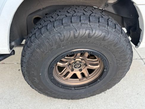 Used 2006 Toyota Sequoia SR5 AWD/4WD image 30
