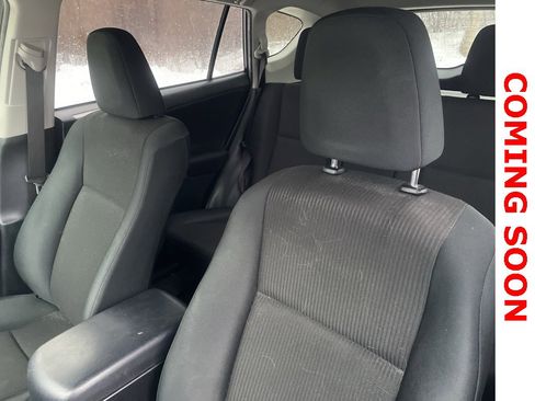 Used 2018 Toyota RAV4 LE image 8