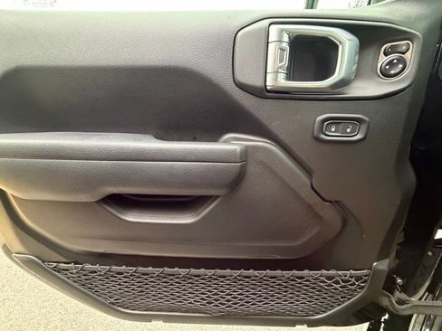 Certified 2025 Jeep Gladiator Sport image 25