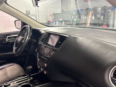 Used 2019 Nissan Pathfinder 4WD image 34