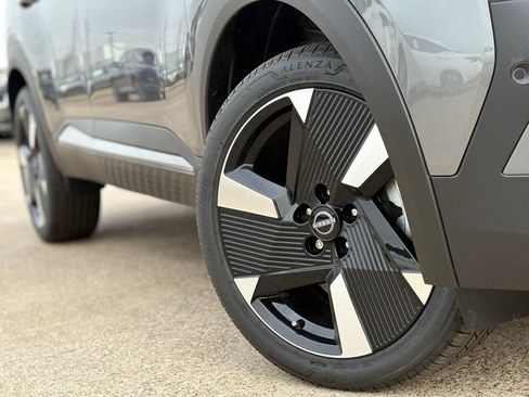 New 2026 Nissan Kicks SR w/ SR Premium Package image 8