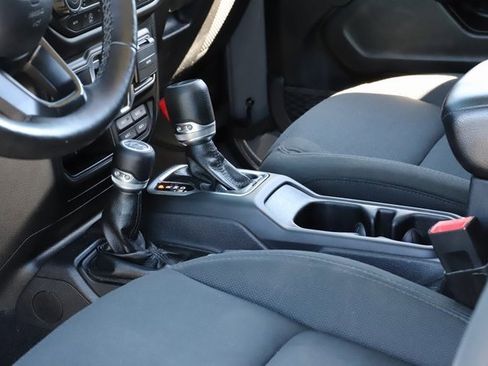 Used 2021 Jeep Gladiator Sport image 14