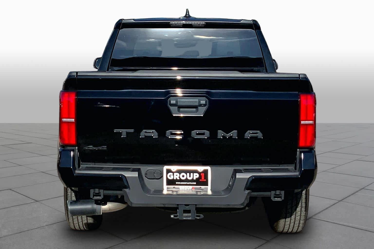 Used 2025 Toyota Tacoma SR5 AWD/4WD image 5
