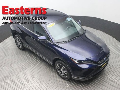 Used 2024 Toyota Venza LE image 3