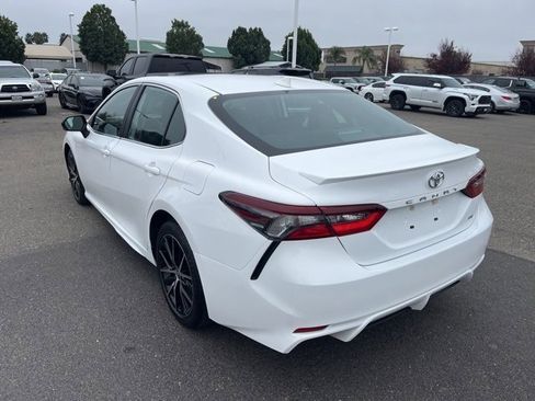 Used 2024 Toyota Camry SE image 7
