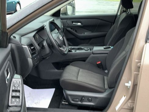 Used 2025 Nissan Rogue SV AWD/4WD image 13