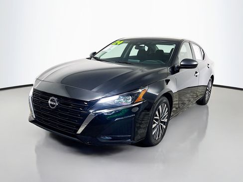 Used 2024 Nissan Altima 2.5 SV FWD image 10