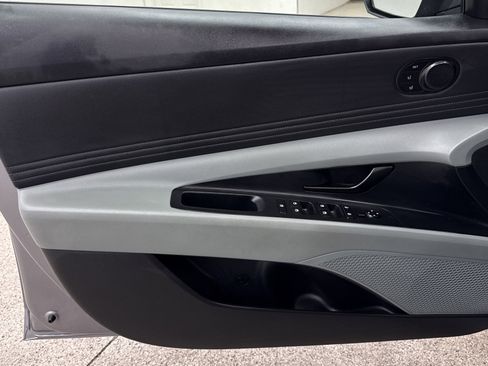 Used 2024 Hyundai Elantra Limited image 3