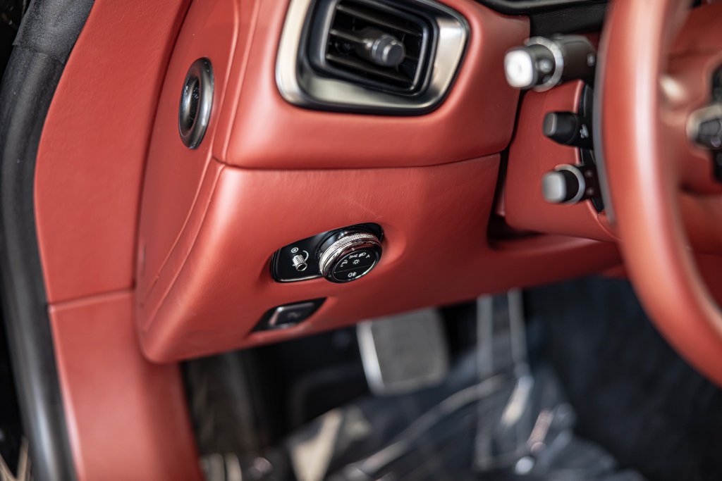 Used 2018 Aston Martin DB11 Coupe RWD image 19