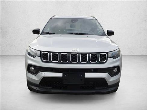 Used 2024 Jeep Compass Latitude AWD/4WD image 4