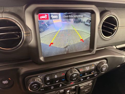 Used 2022 Jeep Wrangler Unlimited Sahara AWD/4WD image 46