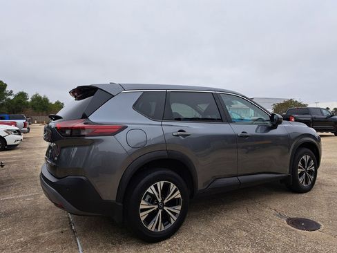 Used 2023 Nissan Rogue SV image 5