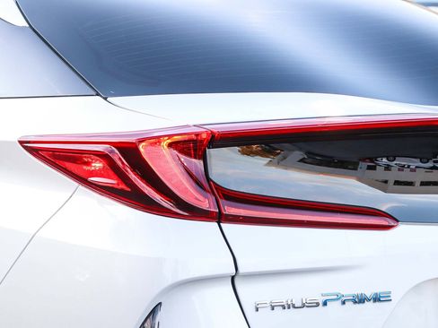 Used 2017 Toyota Prius Prime Advanced image 10