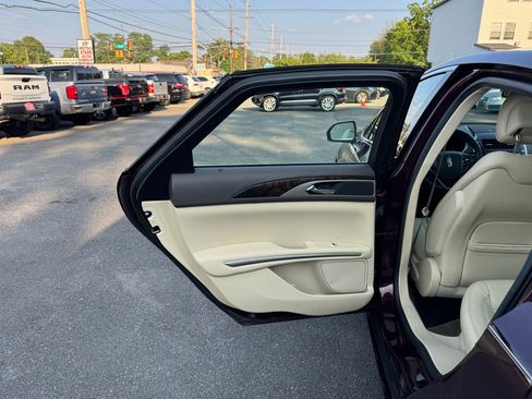 Used 2013 Lincoln MKZ AWD image 19