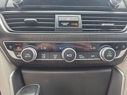 Used 2018 Honda Accord Touring image 23
