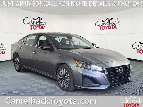 Used 2025 Nissan Altima 2.5 SV FWD image 1