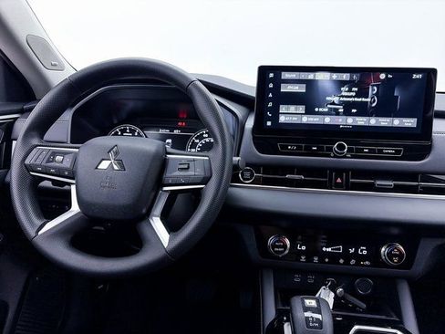 New 2026 Mitsubishi Outlander ES image 11
