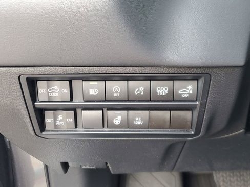 Used 2024 Toyota Tundra Platinum image 18