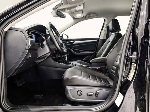 Used 2024 Volkswagen Jetta SE image 13