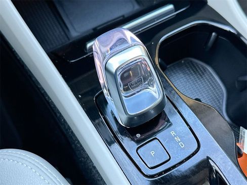 Used 2025 Volvo XC40 B5 Ultra w/ Protection Package Premier image 22