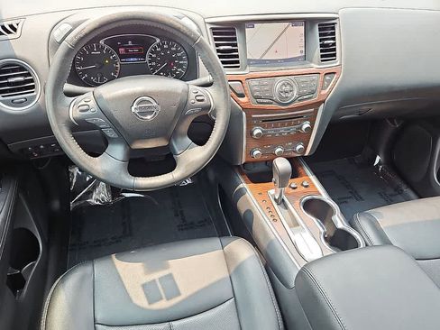 Used 2017 Nissan Pathfinder Platinum w/ Midnight Edition Package FWD image 12